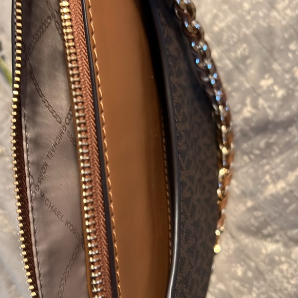 Michael Kors small Dover crossbody. 10”x6”. Almost new! - Picture 4 of 5